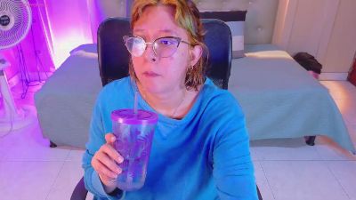 chloe_rosse_ live cam on Cam4