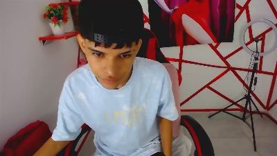 chris_evans77 live cam on Cam4