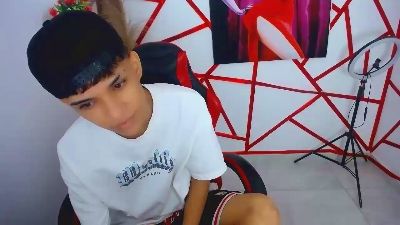 chris_evans77 live cam on Cam4