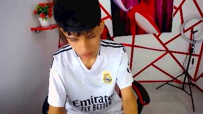 chris_evans77 live cam on Cam4