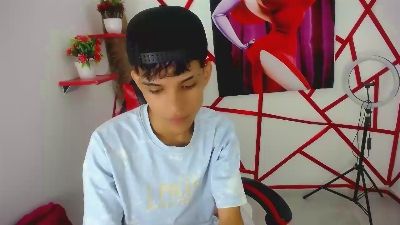 chris_evans77 live cam on Cam4