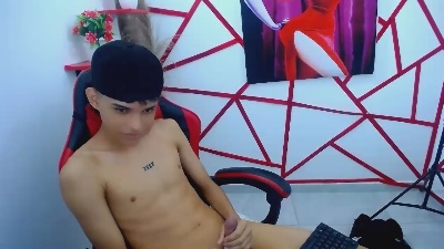 chris_evans77 live cam on Cam4