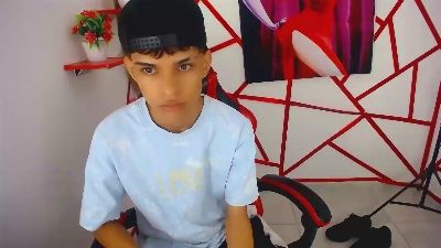 chris_evans77 live cam on Cam4