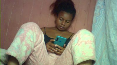 christelle9794 live cam on Cam4