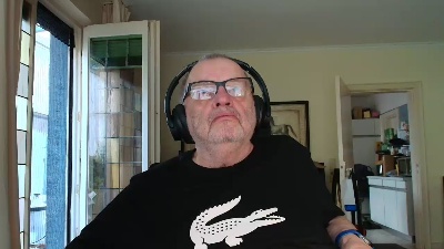 chubbie2205 live cam on Cam4