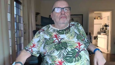 chubbie2205 live cam on Cam4