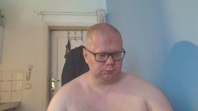 chubbyass08 live cam on Cam4