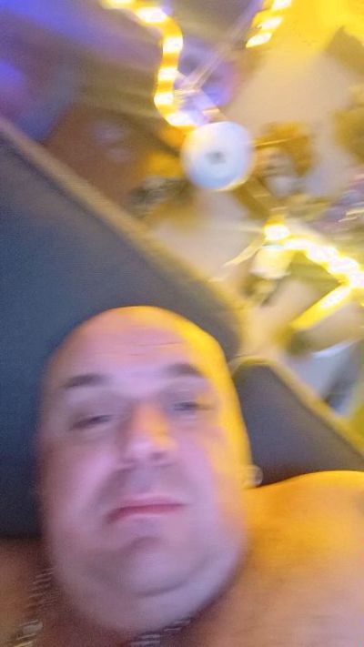 chubbyissy38 live cam on Cam4