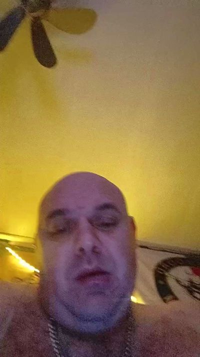 chubbyissy38 live cam on Cam4