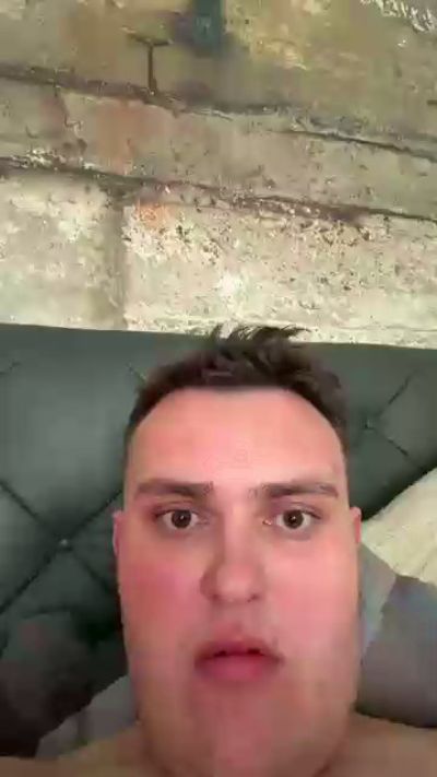 chubbyteen321 live cam on Cam4