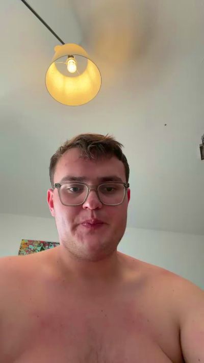chubbyteen321 live cam on Cam4