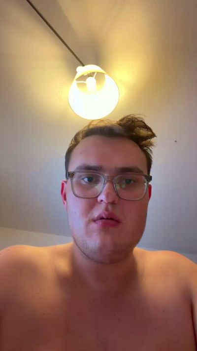 chubbyteen321 live cam on Cam4
