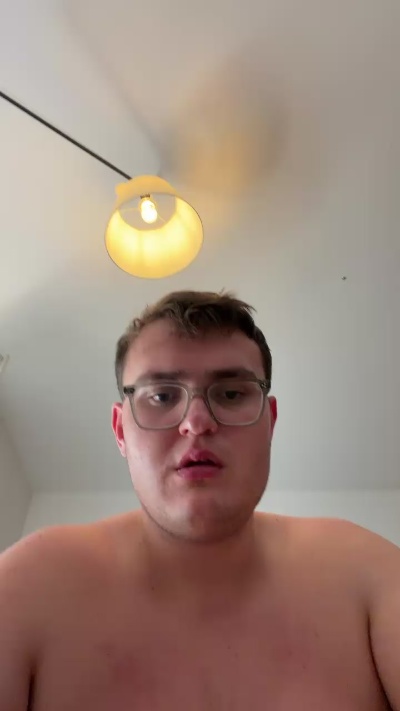 chubbyteen321 live cam on Cam4