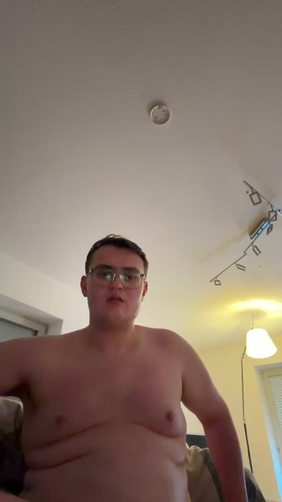 chubbyteen321 live cam on Cam4