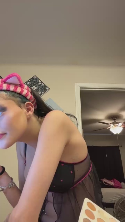 chxrry_b0mbz live cam on Cam4