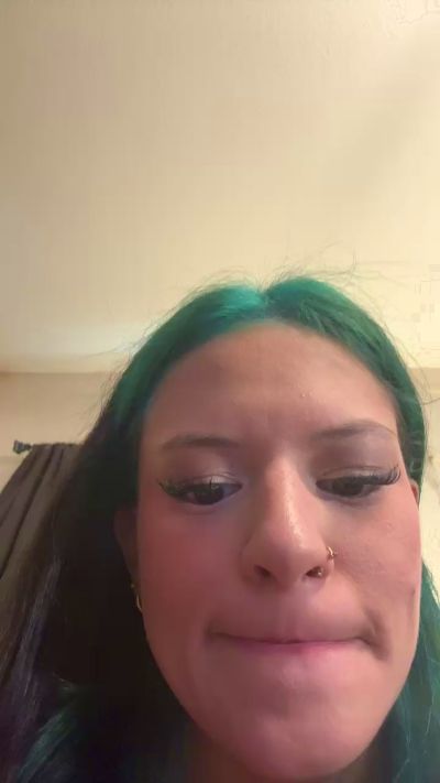 chxrry_b0mbz live cam on Cam4