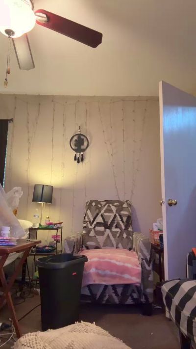 chxrry_b0mbz live cam on Cam4