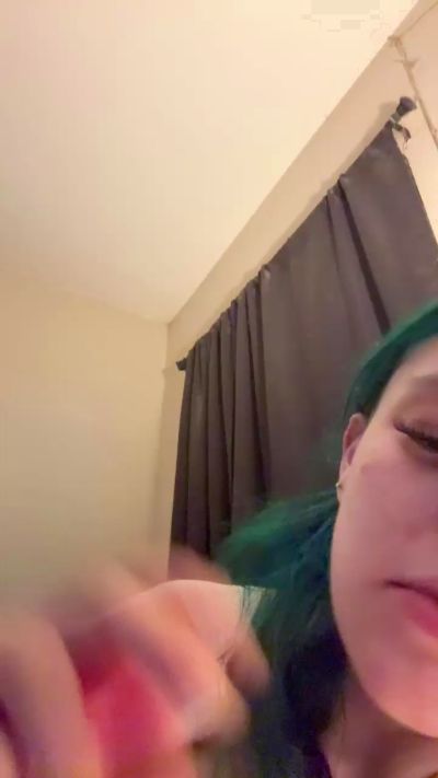 chxrry_b0mbz live cam on Cam4