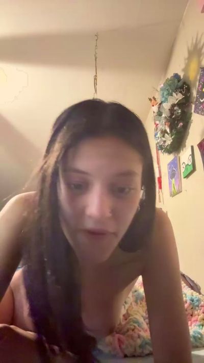 chxrry_b0mbz live cam on Cam4