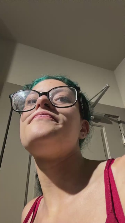 chxrry_b0mbz live cam on Cam4