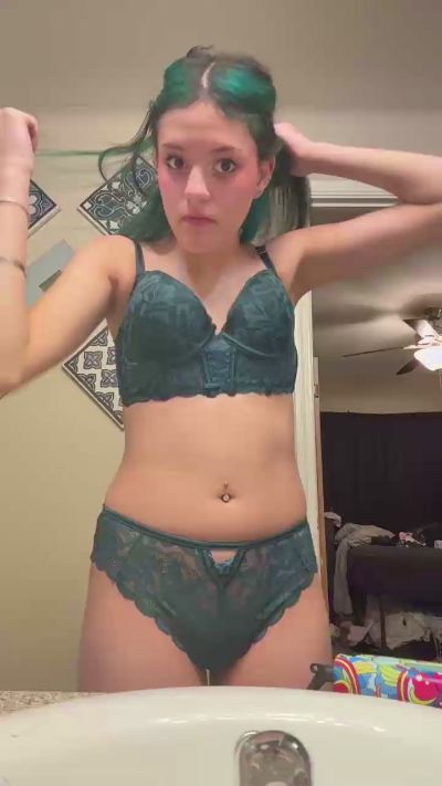 chxrry_b0mbz live cam on Cam4