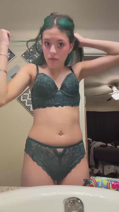 chxrry_b0mbz live cam on Cam4