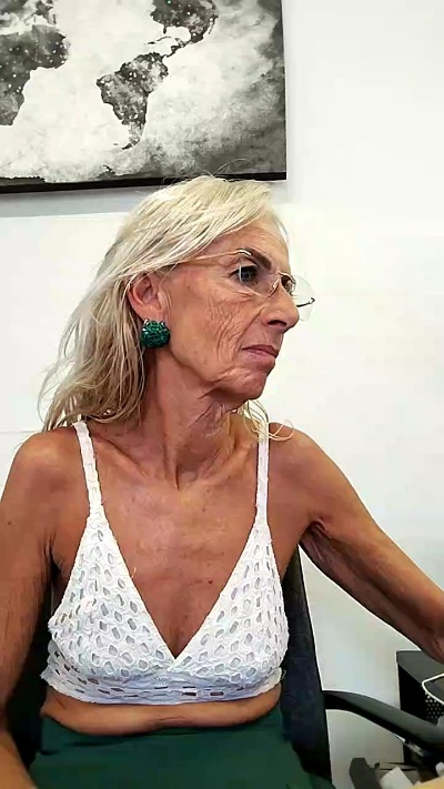 clarabela1 live cam on Cam4