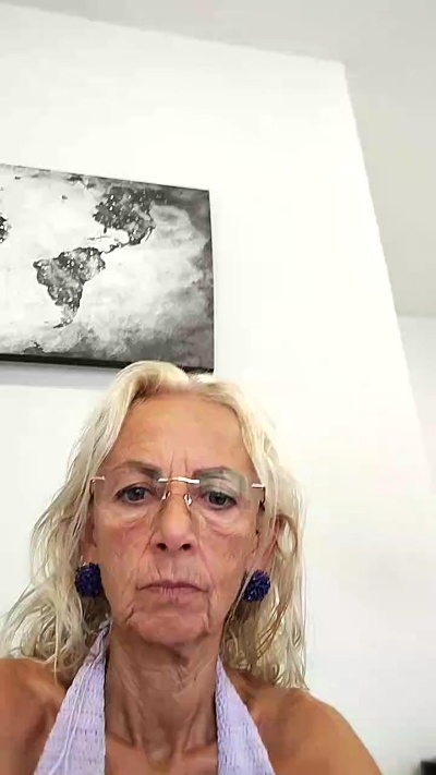 clarabela1 live cam on Cam4