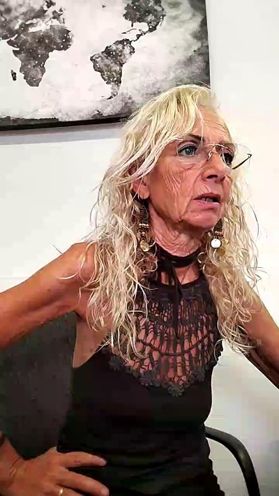 clarabela1 live cam on Cam4