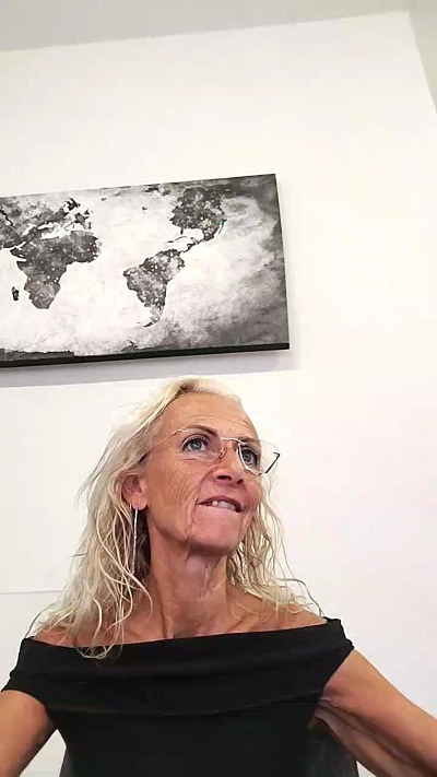 clarabela1 live cam on Cam4