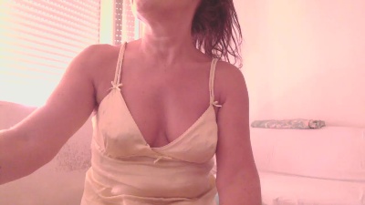 claudia172 live cam on Cam4