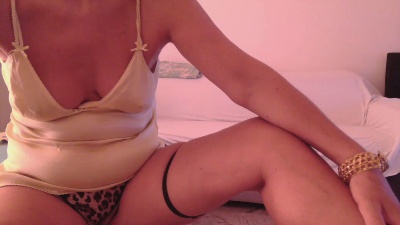 claudia172 live cam on Cam4