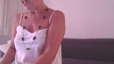 claudia172 live cam on Cam4