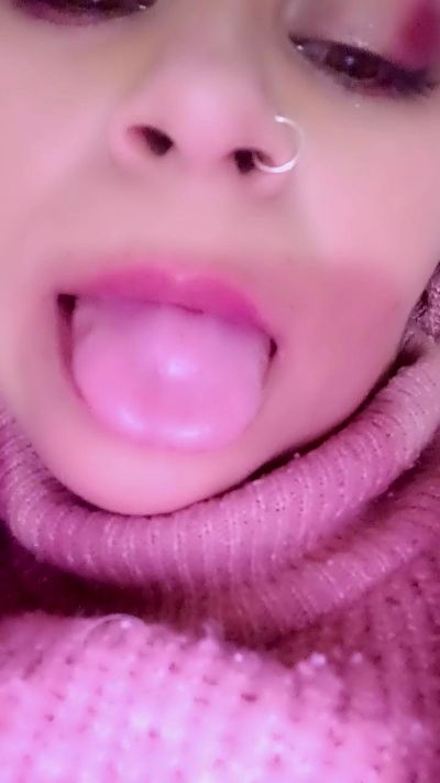 clementine29 live cam on Cam4