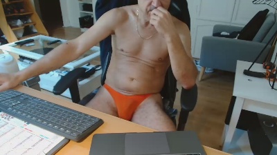 coeurcurieux75 live cam on Cam4