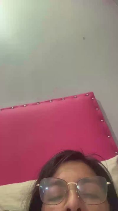 cojeelcamino live cam on Cam4