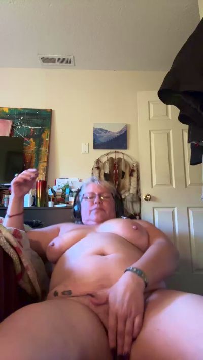 colorful81 live cam on Cam4