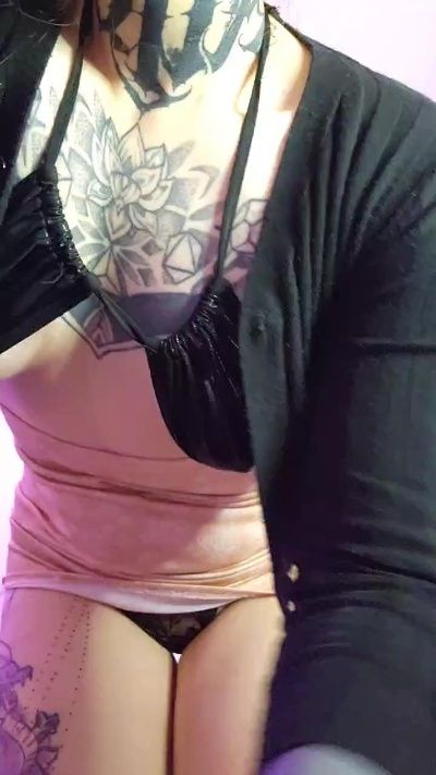 conisitaxx1 live cam on Cam4