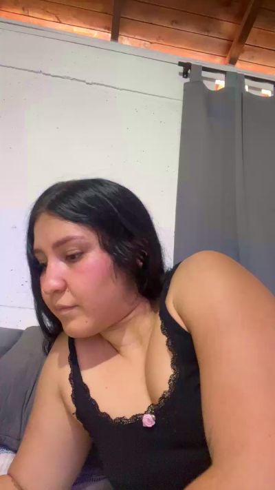 cora_2801 live cam on Cam4