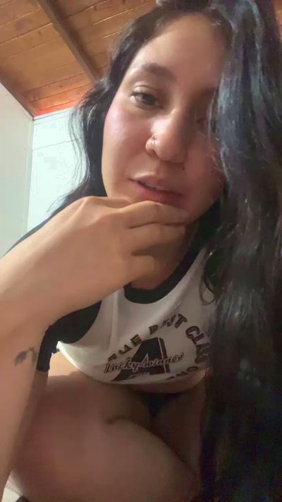 cora_2801 live cam on Cam4
