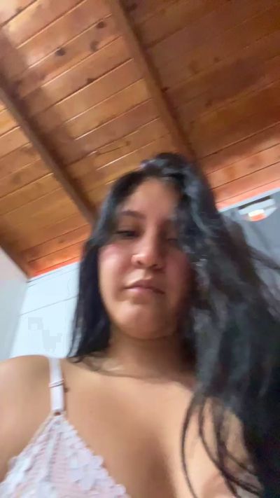 cora_2801 live cam on Cam4