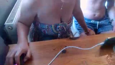 coupl211 live cam on Cam4
