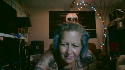 courtney2hot live cam on Cam4