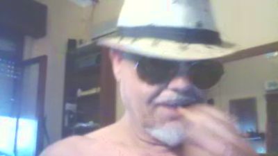 crazy1972 live cam on Cam4