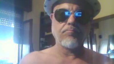 crazy1972 live cam on Cam4