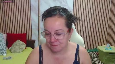 cristaljonnes_ live cam on Cam4