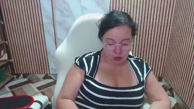 cristaljonnes_ live cam on Cam4