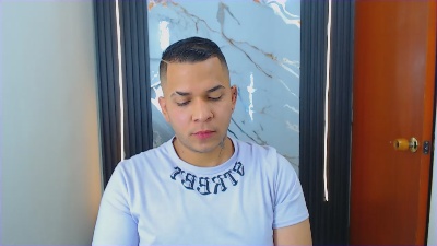 crsthian_gamboa live cam on Cam4