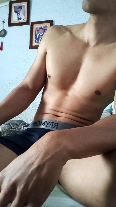 cruzito111 live cam on Cam4