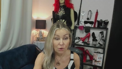 crystal__xxx live cam on Cam4